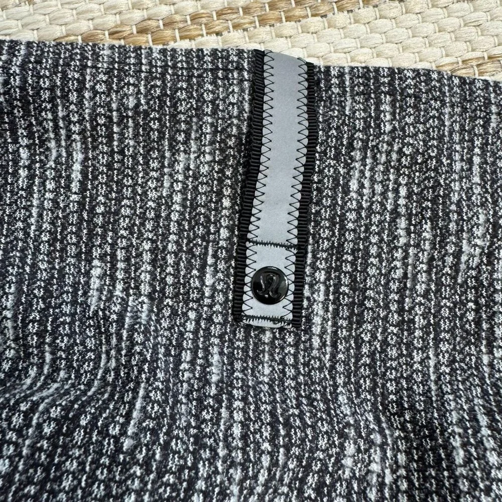 Lululemon Women's Vinyasa Scarf Snap Closure Neck Shawl Wrap Gray Black OS